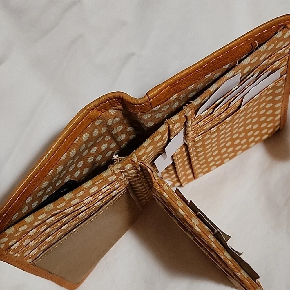 womans Fossil bi-fold wallet - Picture 7 of 8